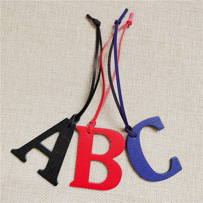 Monogram Keychain Leather - Gantungan Kunci Kulit Sapi PU Huruf